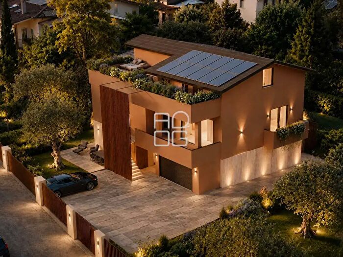 Casa con 10 locali in vendita in Desenzano Del Garda
