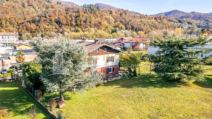 Casa con 6 locali in vendita in Mesenzana