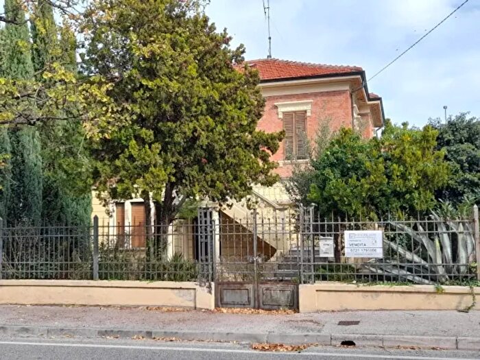 Casa con 6 locali in vendita in Viale dei Partigiani, Pesaro