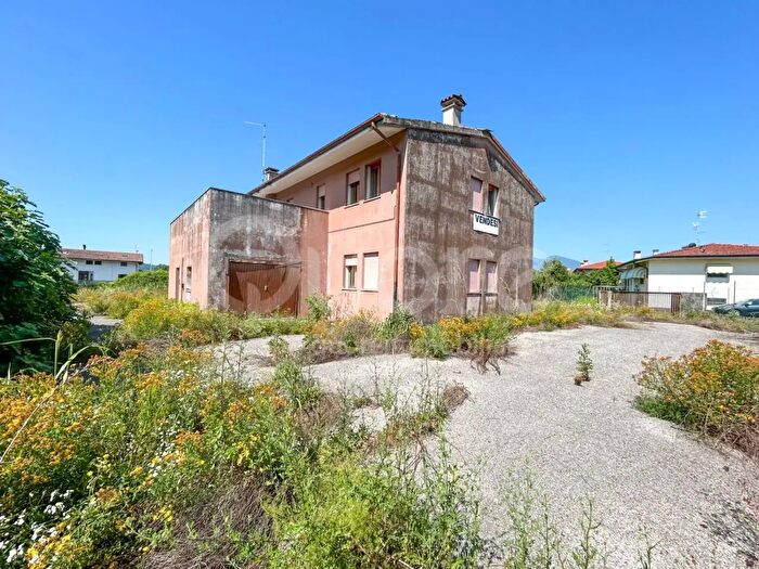 Casa con 10 locali in vendita in Via Sottocastello, Artegna