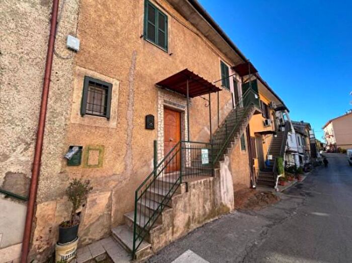 Appartamento trilocale in vendita in Via Grottone, Vasanello