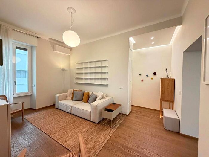 Appartamento trilocale in affitto in Via Pelagio Palagi, Morgagni, Milano