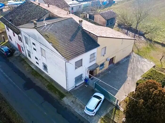 Casa con 6 locali in vendita in Argine Filippina, Sissa Trecasali