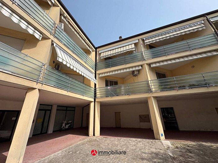 Appartamento con 6 locali in vendita in Via delle Cascine, Viserbella, Rimini