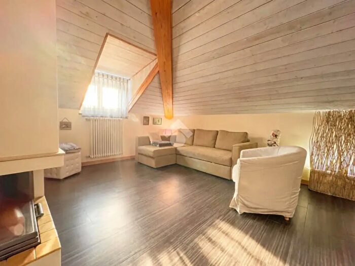 Appartamento trilocale in vendita in Corso Saint Martin De Corleans, Aosta