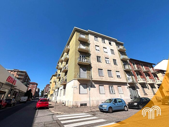 Appartamento trilocale in vendita in Via Meina, Torino