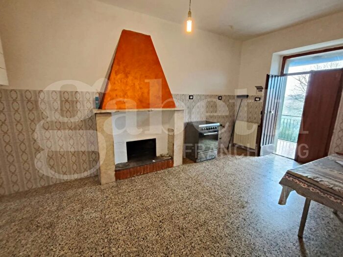 Appartamento quadrilocale in vendita in Strada della Santissima Annunziata Snc, Amelia