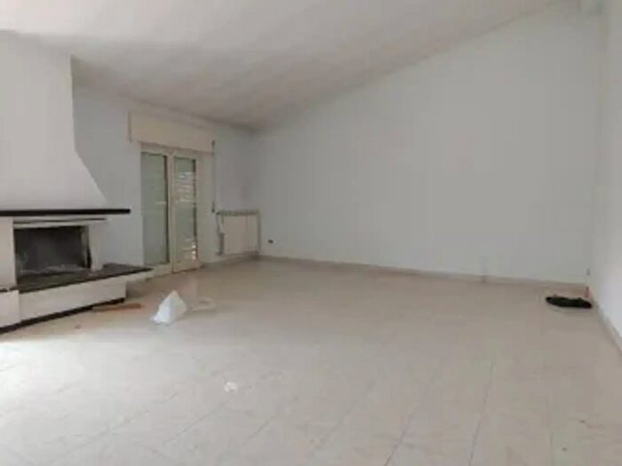 Appartamento trilocale in vendita in Via Flaminia, Rignano Flaminio