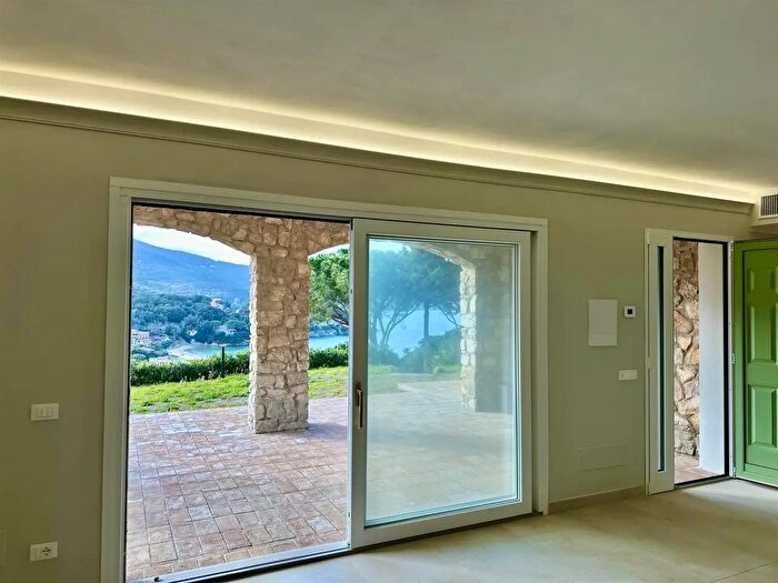 Appartamento con 5 locali in vendita in Marciana