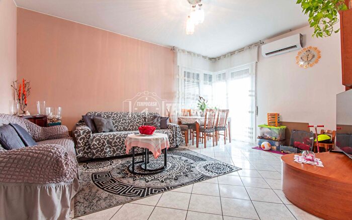 Appartamento trilocale in vendita in Via Risorgimento, Olgiate Olona