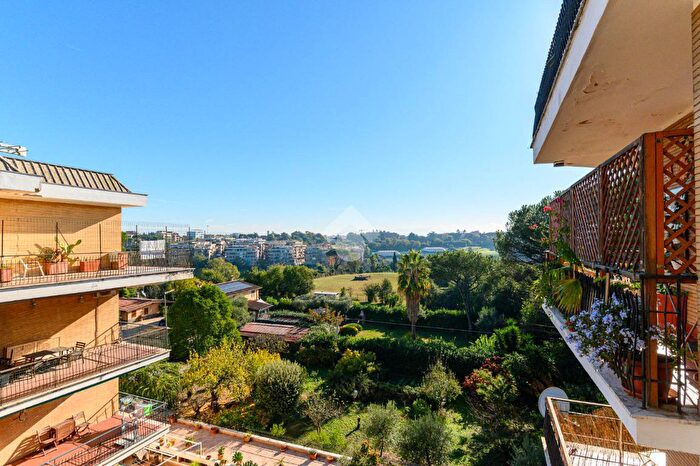 Appartamento bilocale in vendita in Via Silvestri, Roma