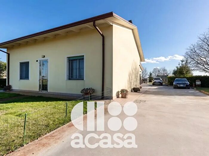 Casa trilocale in vendita in Cesena