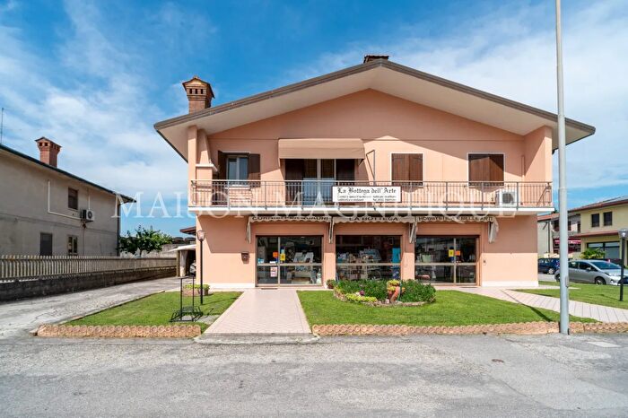 Casa con 5 locali in vendita in Via Leonardo da Vinci, Copparo