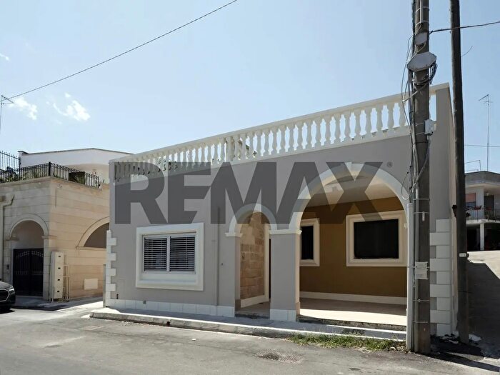 Casa quadrilocale in vendita in Via Alfieri, Carpignano Salentino