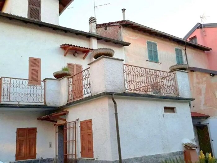 Casa con 5 locali in vendita in Francavilla Bisio