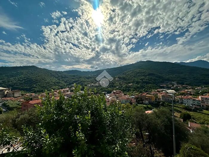 Casa con 5 locali in vendita in Via Gariglio, Calice Ligure