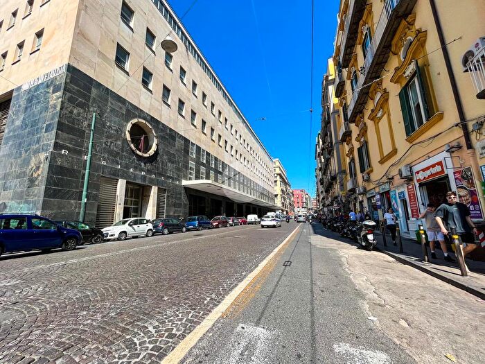 Appartamento con 6 locali in vendita in Vico Freddo a Donnalbina, Napoli