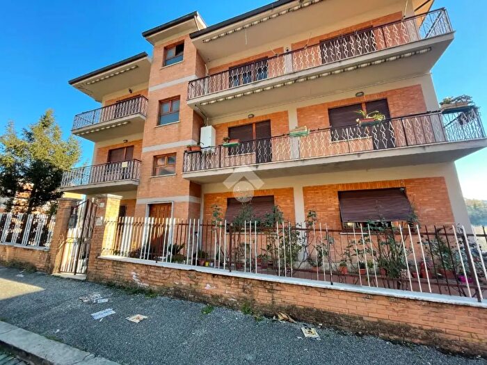 Appartamento trilocale in affitto in Via Acqua Santa, Genazzano