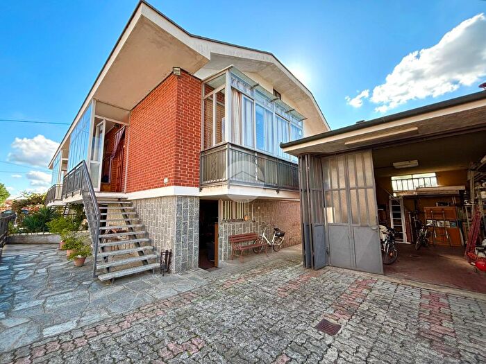 Casa con 5 locali in vendita in Via Roma, None