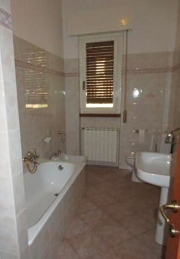 Appartamento con 6 locali in vendita in Via Delatre SNC, Seravezza