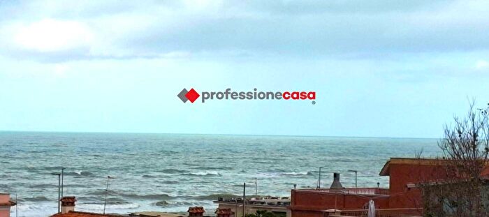 Appartamento trilocale in vendita in Via Svezia, Pomezia