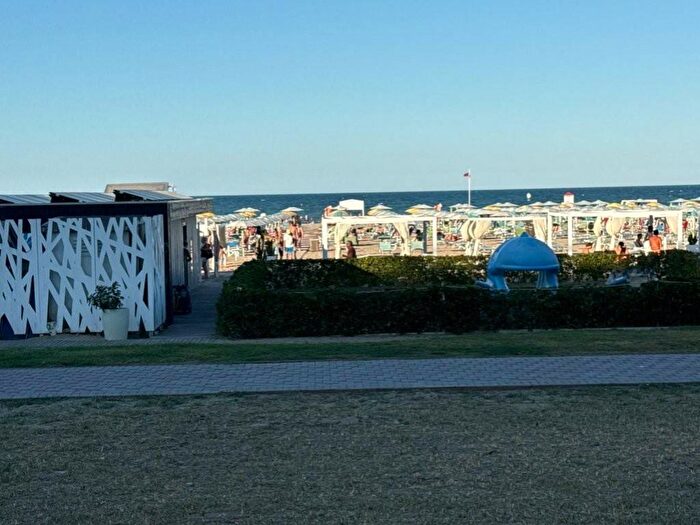 Appartamento trilocale in vendita in Viale Principe di Piemonte, Miramare Rivazzurra, Rimini