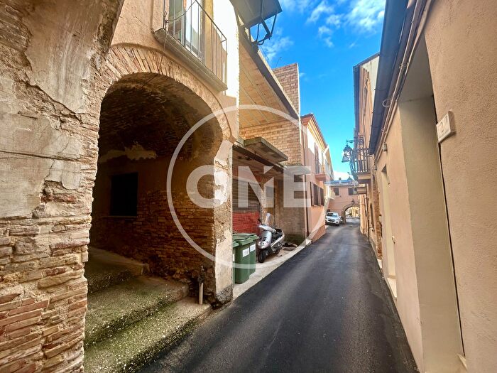 Casa con 6 locali in vendita in Via Educandato, Villamagna