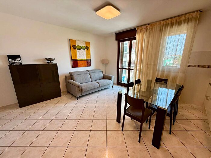 Appartamento con 5 locali in vendita in Via Umberto Giordano, Alessandria