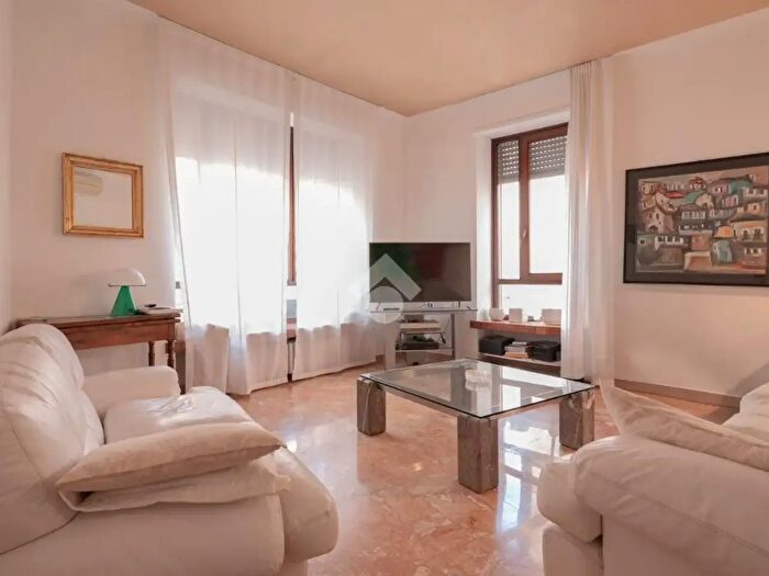 Appartamento quadrilocale in vendita in Via dei Mutilati, Verona