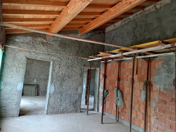 Appartamento quadrilocale in vendita in Via del Crocicchio Snc, Pontedera