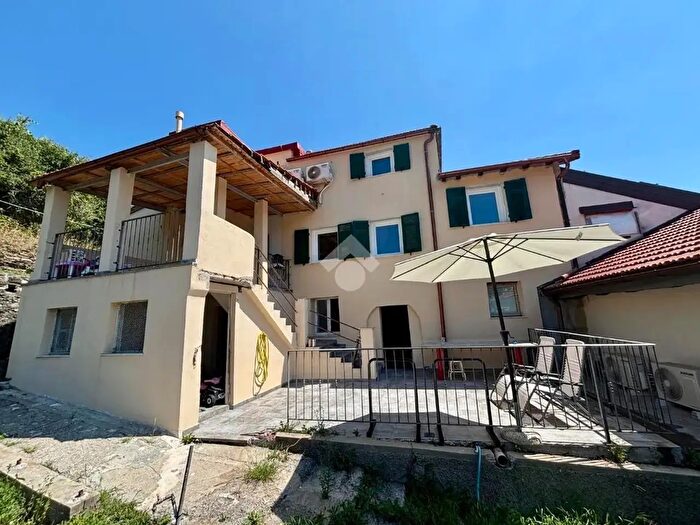 Appartamento quadrilocale in vendita in Via Bruno Buozzi, Sant'Olcese