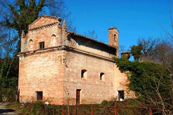 Casa con 6 locali in vendita in Sarnano