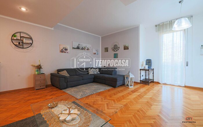 Appartamento con 5 locali in vendita in Via Mentana, Imola