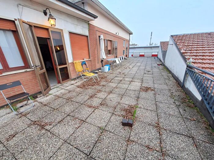 Appartamento con 7 locali in affitto in Modena