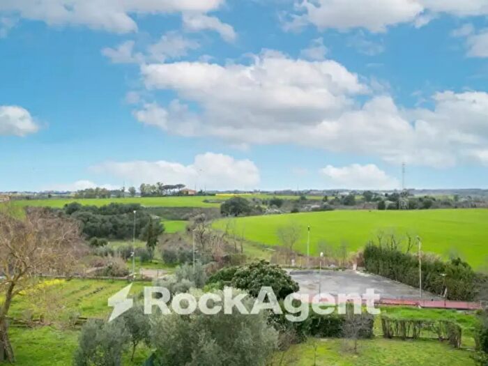 Appartamento quadrilocale in vendita in Roma