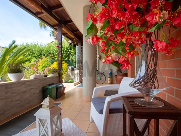 Casa con 6 locali in vendita in Viale della Repubblica, Valenzano