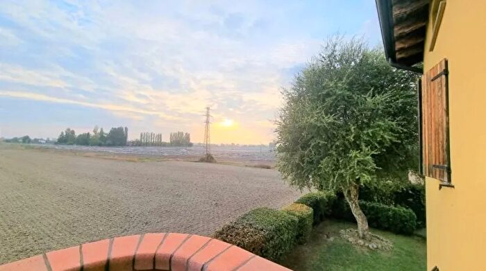 Appartamento quadrilocale in vendita in Via Don Augusto Zini Modena San Felice sul Panaro, San Felice Sul Panaro