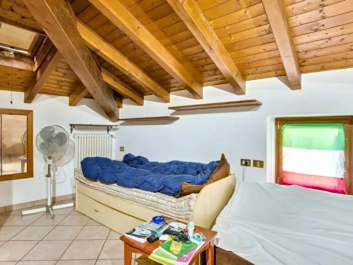 Appartamento trilocale in vendita in Via Sasso Camana Snc, Montegrino Valtravaglia