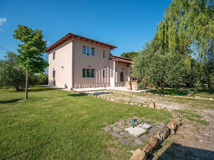 Casa con 10 locali in vendita in Via degli Artigiani, Castiglione Del Lago