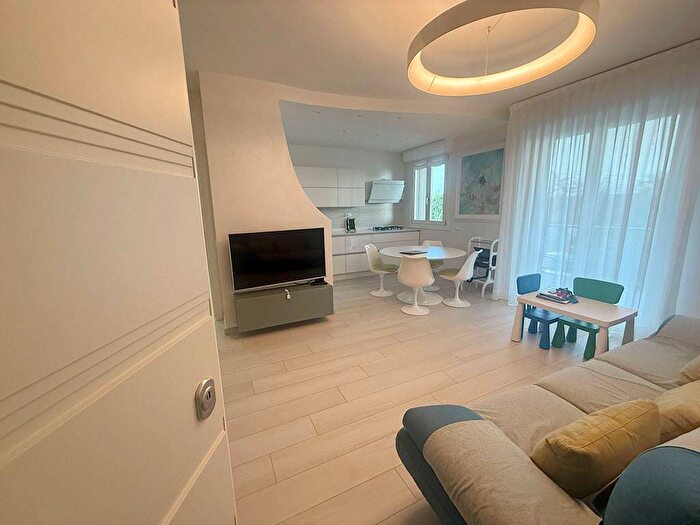 Appartamento quadrilocale in vendita in Via Edmondo De Amicis, Santa Lucia, Prato