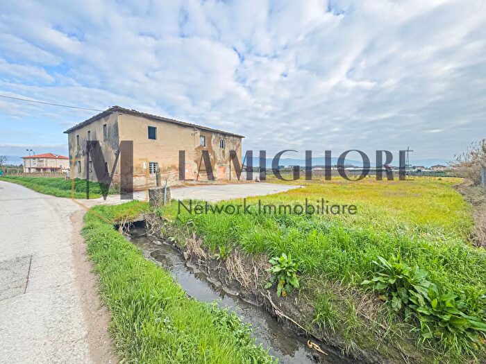 Casa con 7 locali in vendita in Pistoia