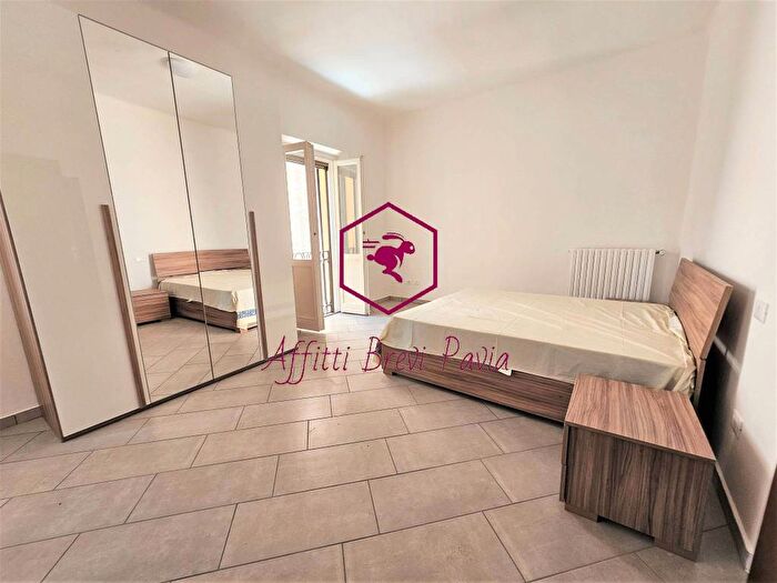 Appartamento trilocale in affitto in Corso Strada Nuova, Centro Storico, Pavia