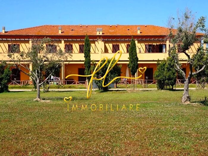 Appartamento trilocale in vendita in Campiglia Marittima