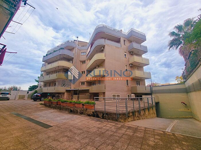 Appartamento con 6 locali in vendita in Capurso