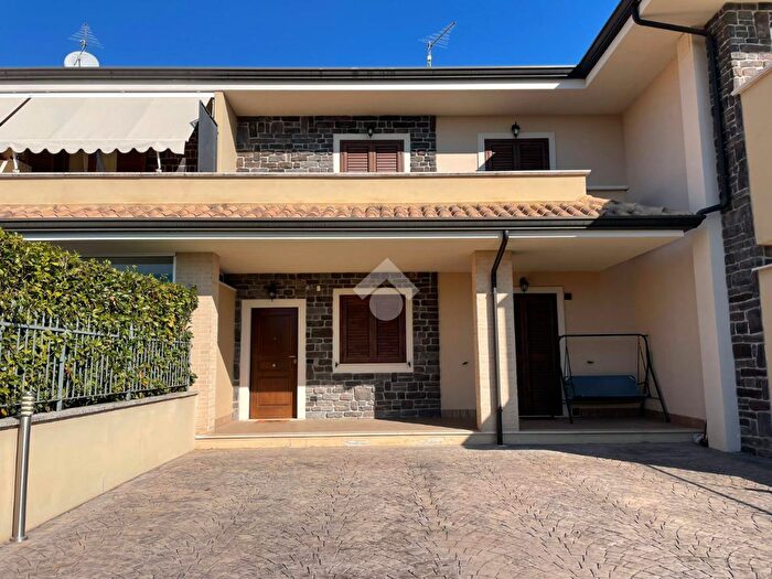 Casa trilocale in vendita in Via Guglielmo Marconi, Piedimonte San Germano