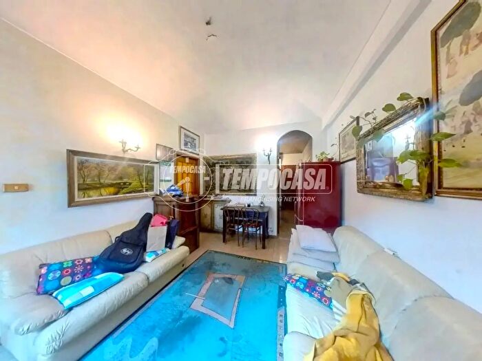 Appartamento trilocale in vendita in Via Chatillon, Torino