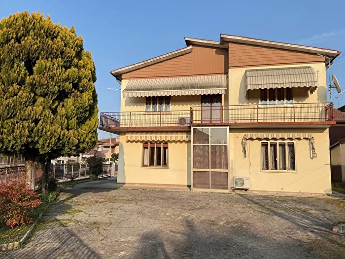 Casa quadrilocale in vendita in Via Trento, Solesino