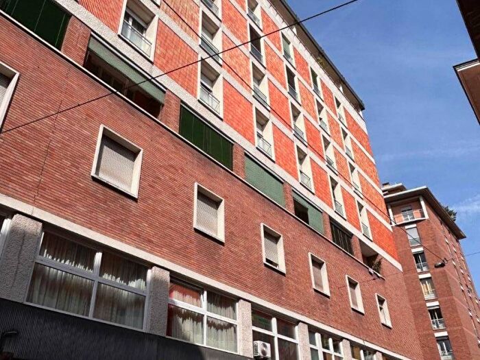 Appartamento con 5 locali in affitto in Via Giovanni Battista Morgagni, Centro Storico, Bologna