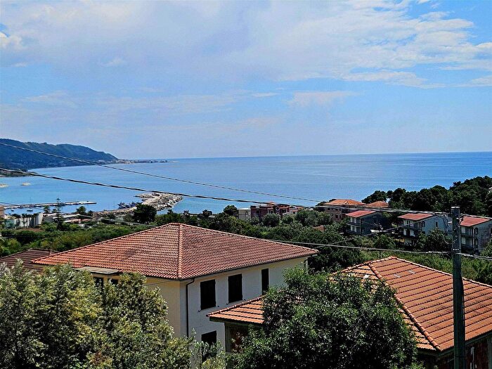 Appartamento quadrilocale in vendita in Via San Nicola a Mare, Montecorice