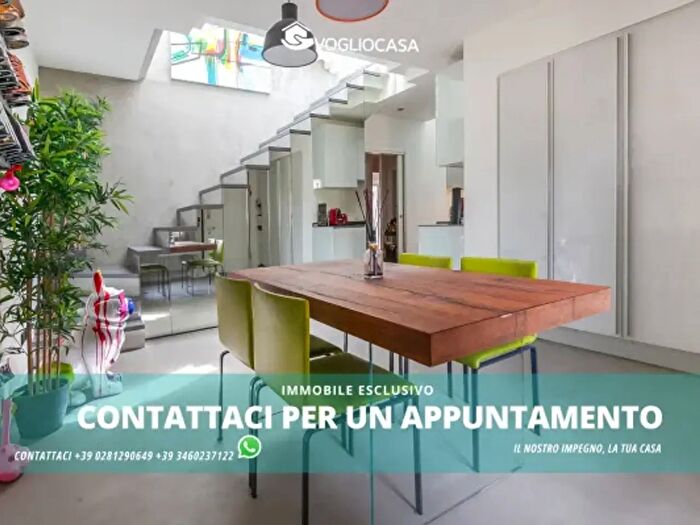 Appartamento trilocale in vendita in Via Volturno, Milano